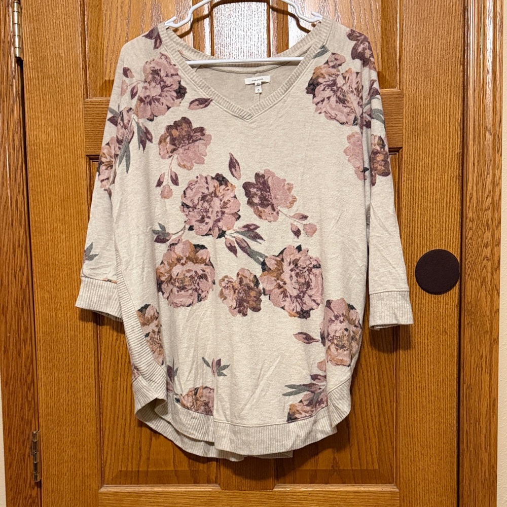 Maurices Cream Floral V‑Neck Pullover Sweatshirt